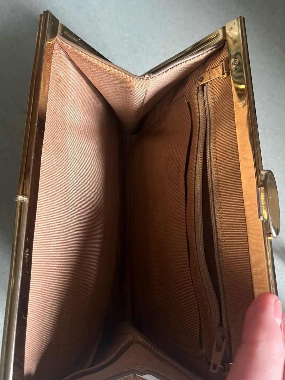 Vintage Tan Snake-Embossed Frame Clutch - Picture 7 of 7